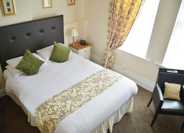elegant double bedroom - thumbnail image